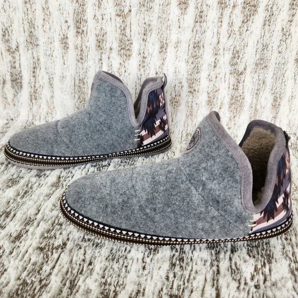 Ariat "Bootie Slipper" Grey Southwestern Aztec Pattern | Women's Size 6.5 - 7 - Picture 6 of 12